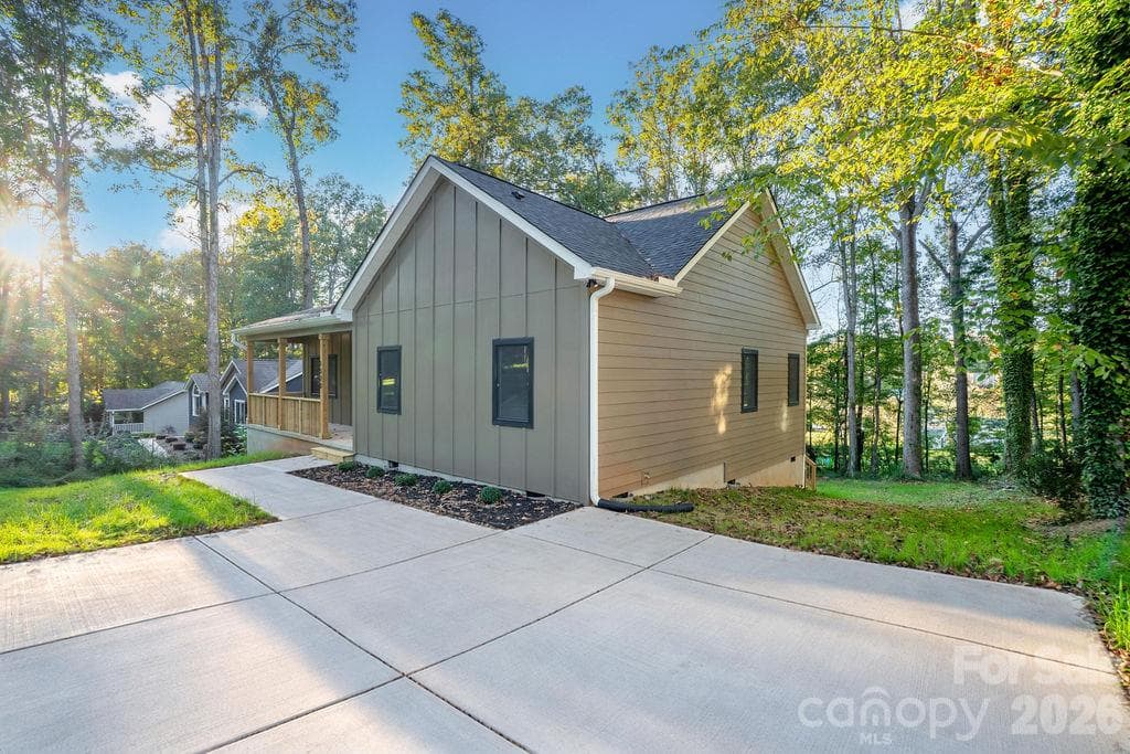 Single Family Residence at 1520 Holly Court NW, Lenoir, photo 3 of 32