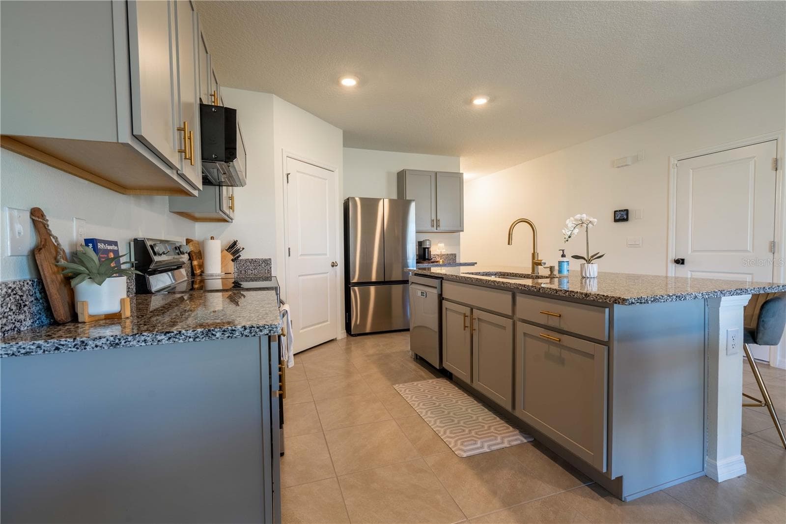 Single Family Residence at 9072 FORGE BREEZE LOOP, WESLEY CHAPEL, photo 8 of 48