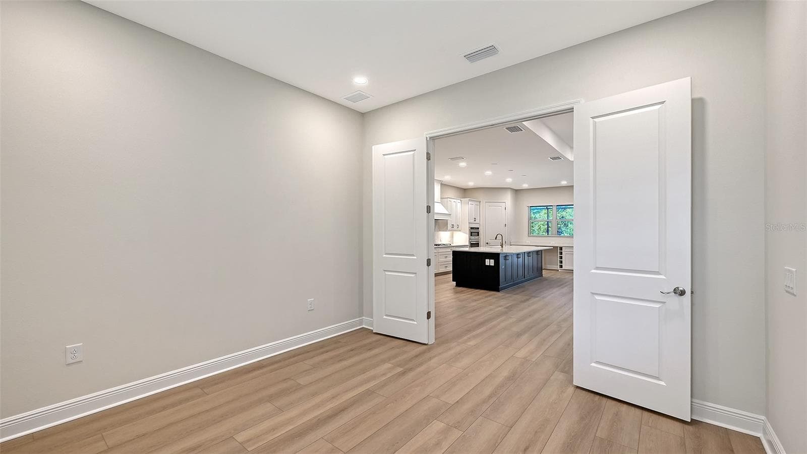 Single Family Residence at 21261 HOLMES CIR, VENICE, photo 21 of 38