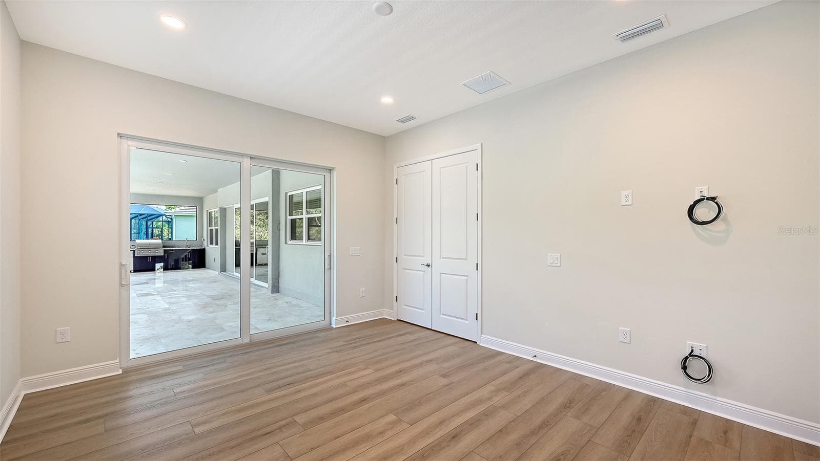 Single Family Residence at 21261 HOLMES CIR, VENICE, photo 23 of 38