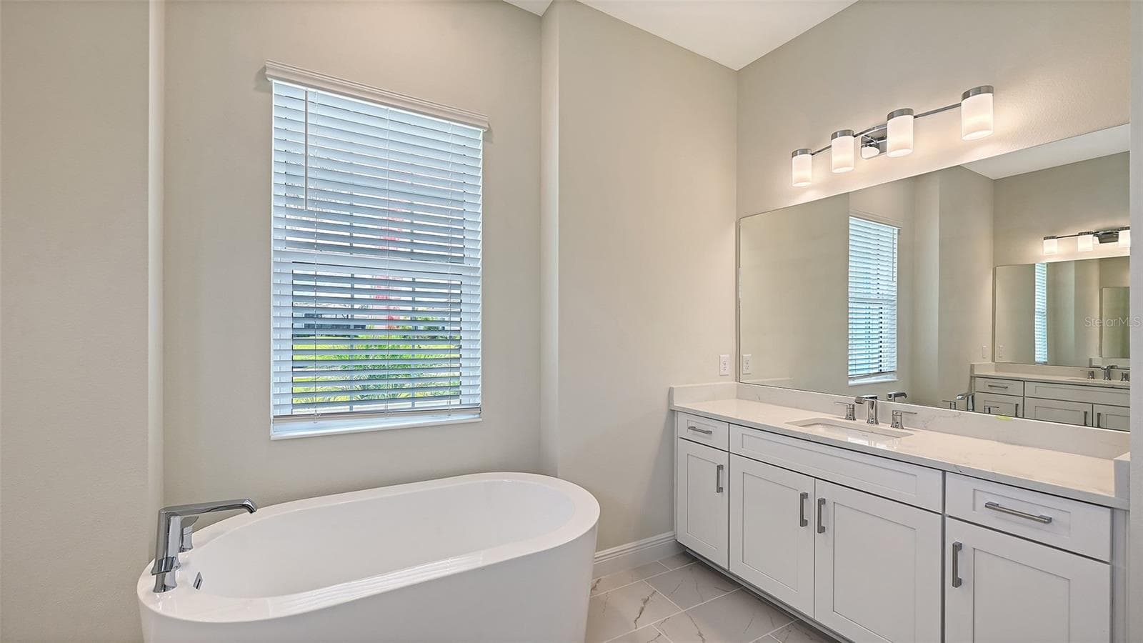 Single Family Residence at 21261 HOLMES CIR, VENICE, photo 27 of 38