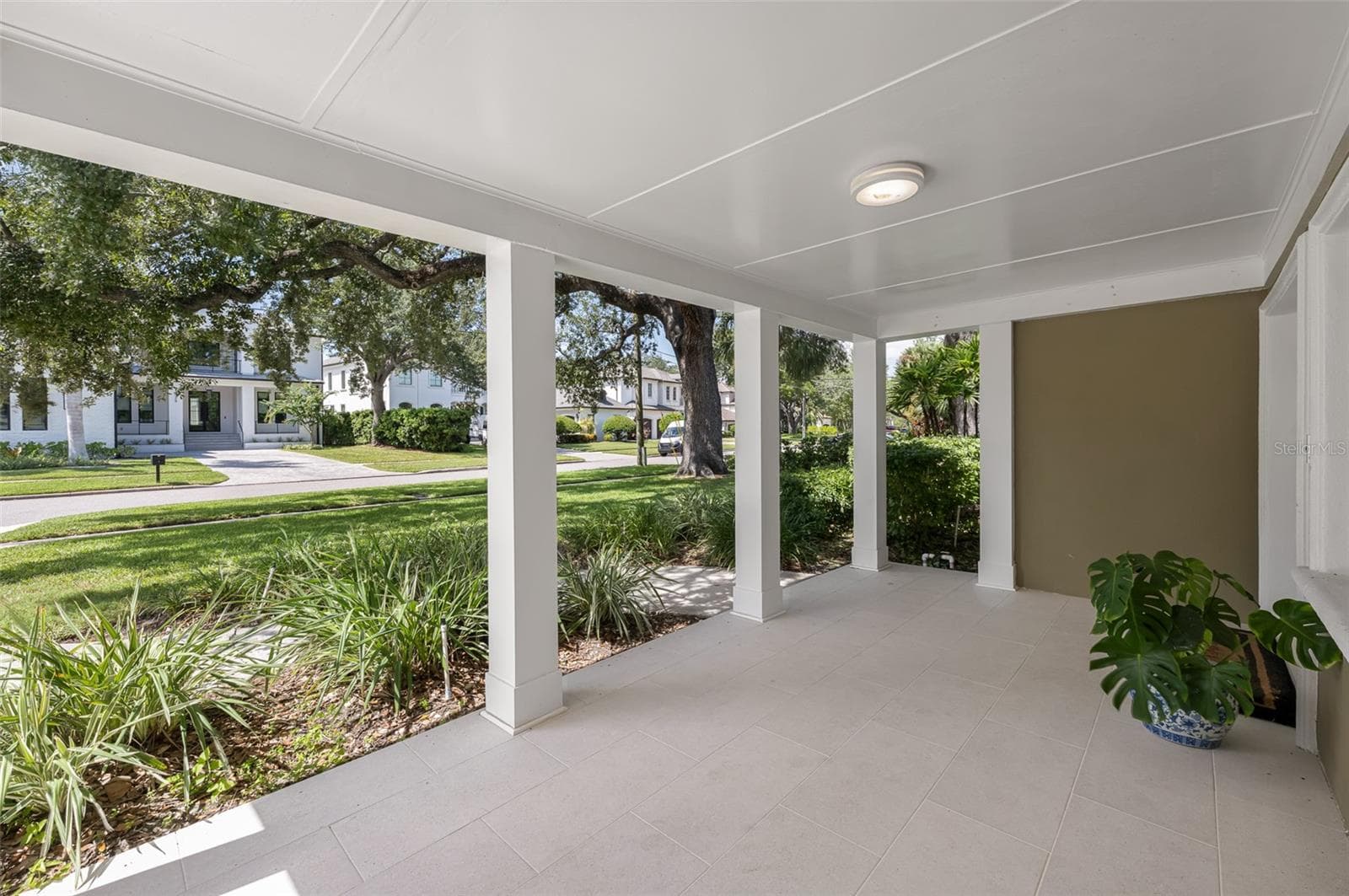 Front Porch - 628 RIVIERA DR, TAMPA