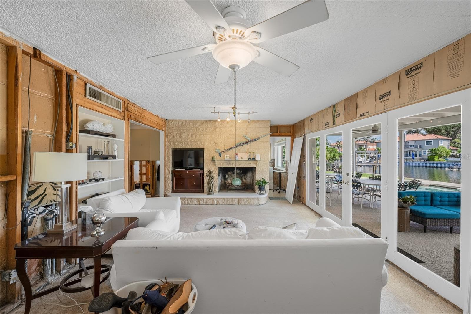 Family Room - 628 RIVIERA DR, TAMPA