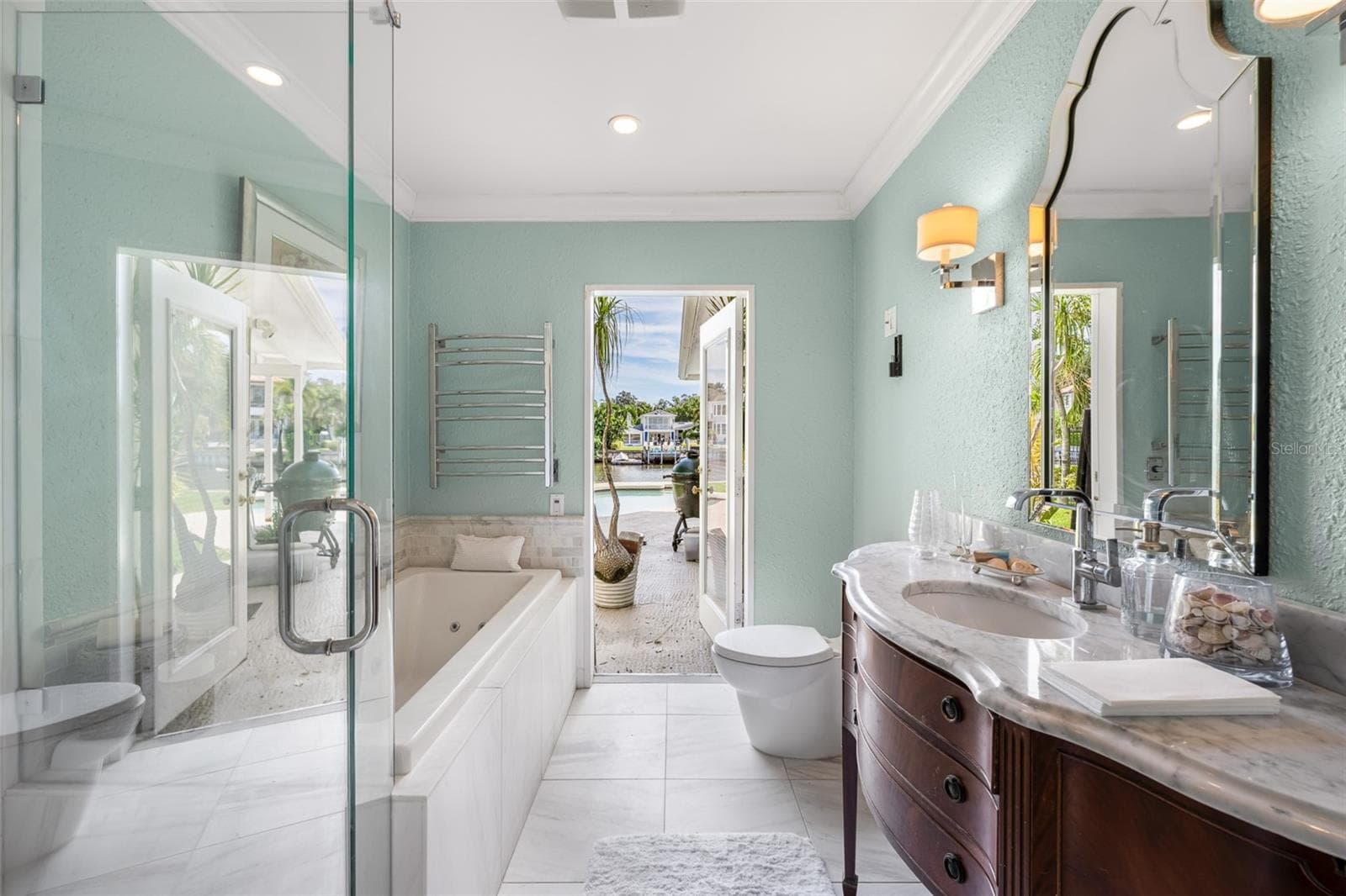 Hall Bathroom - 628 RIVIERA DR, TAMPA