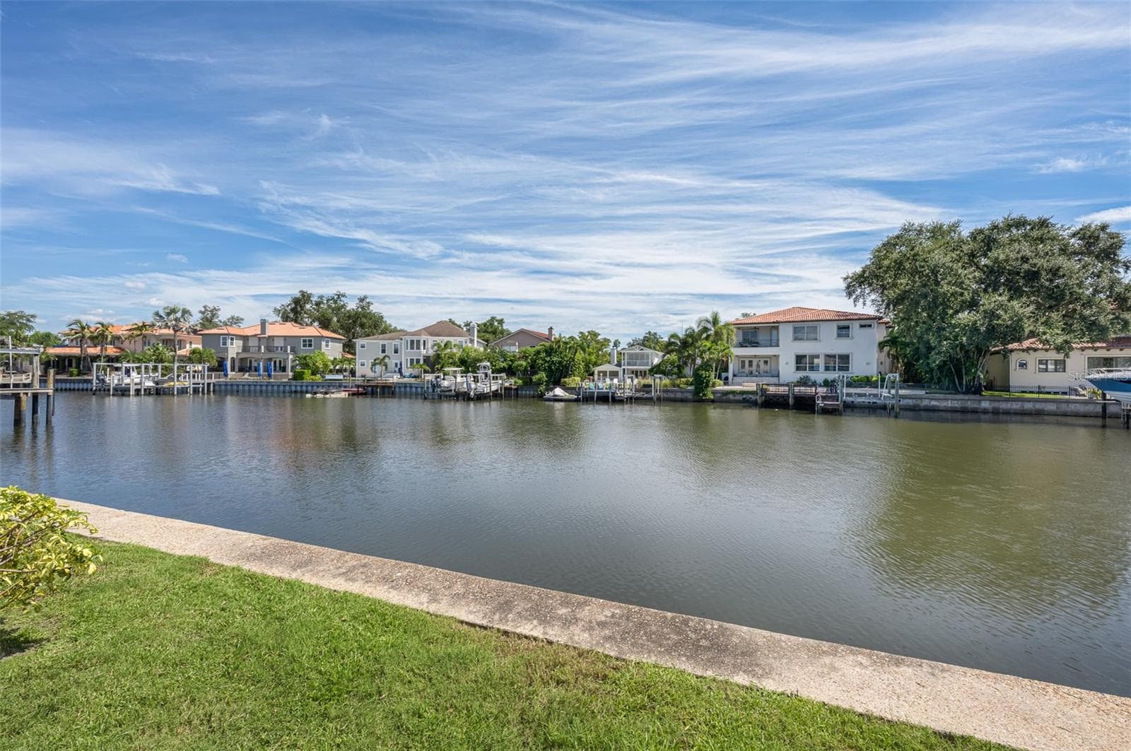 Single Family Residence at 628 RIVIERA DR, TAMPA, photo 28 of 64
