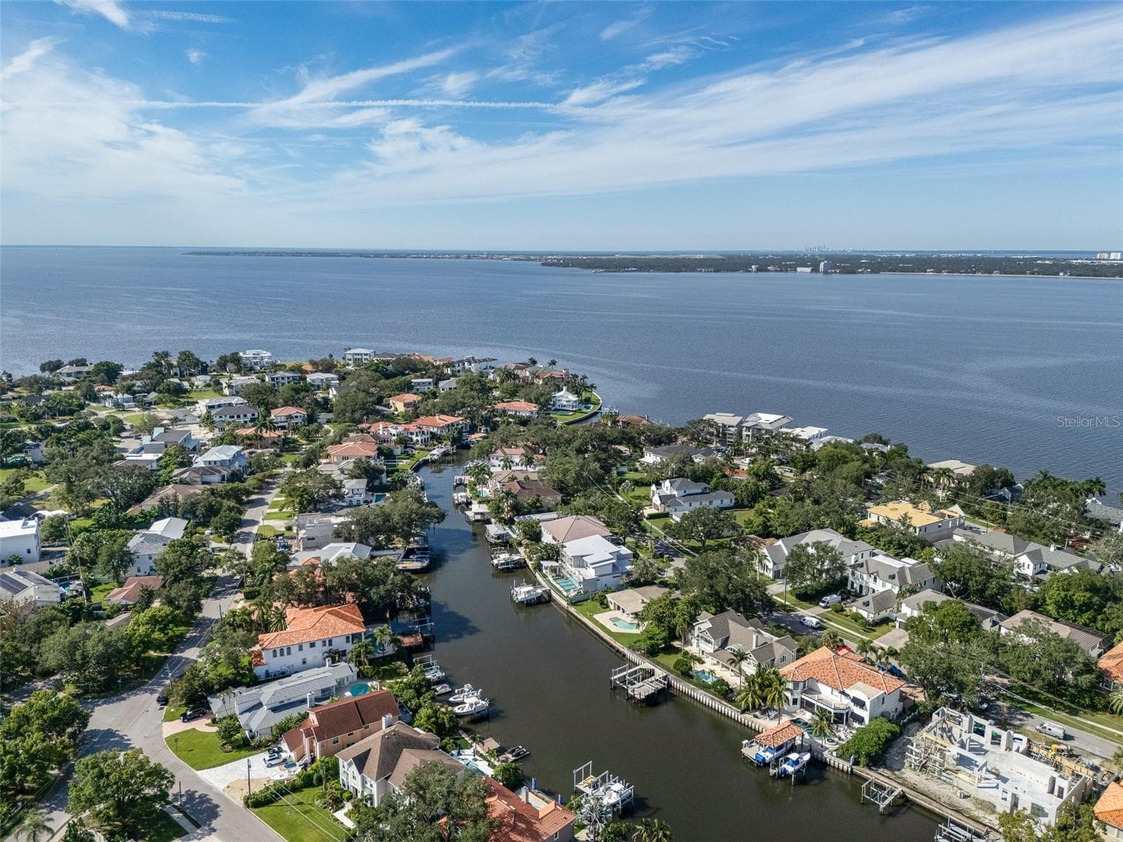Single Family Residence at 628 RIVIERA DR, TAMPA, photo 42 of 64