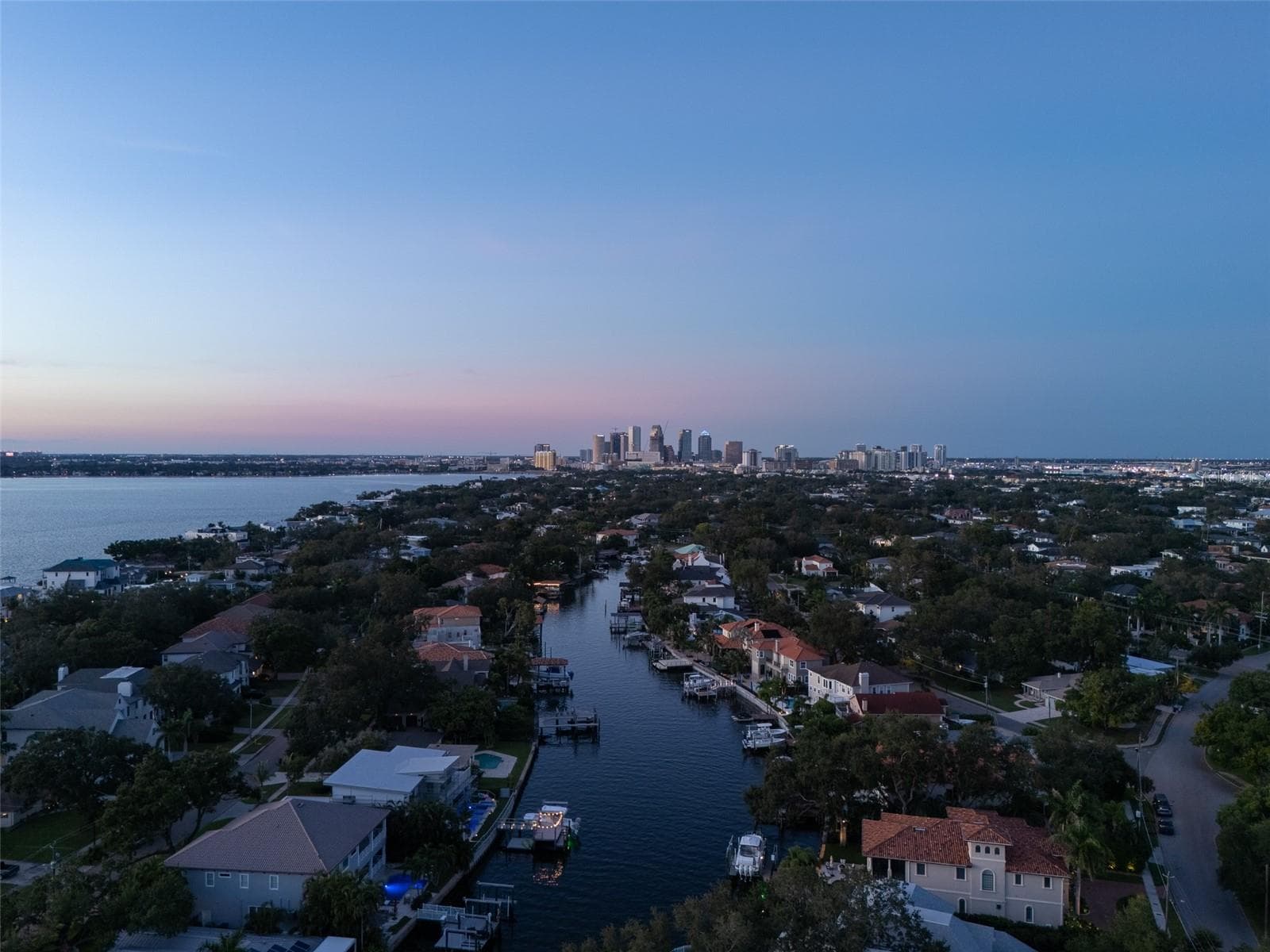 Single Family Residence at 628 RIVIERA DR, TAMPA, photo 63 of 64