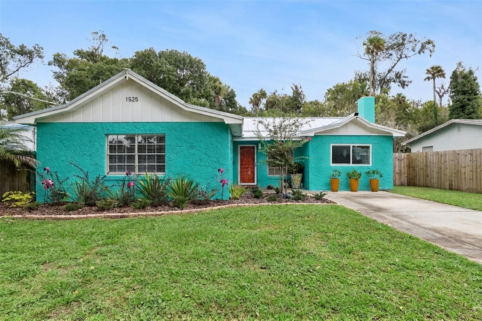 1525 MOBILE AVE