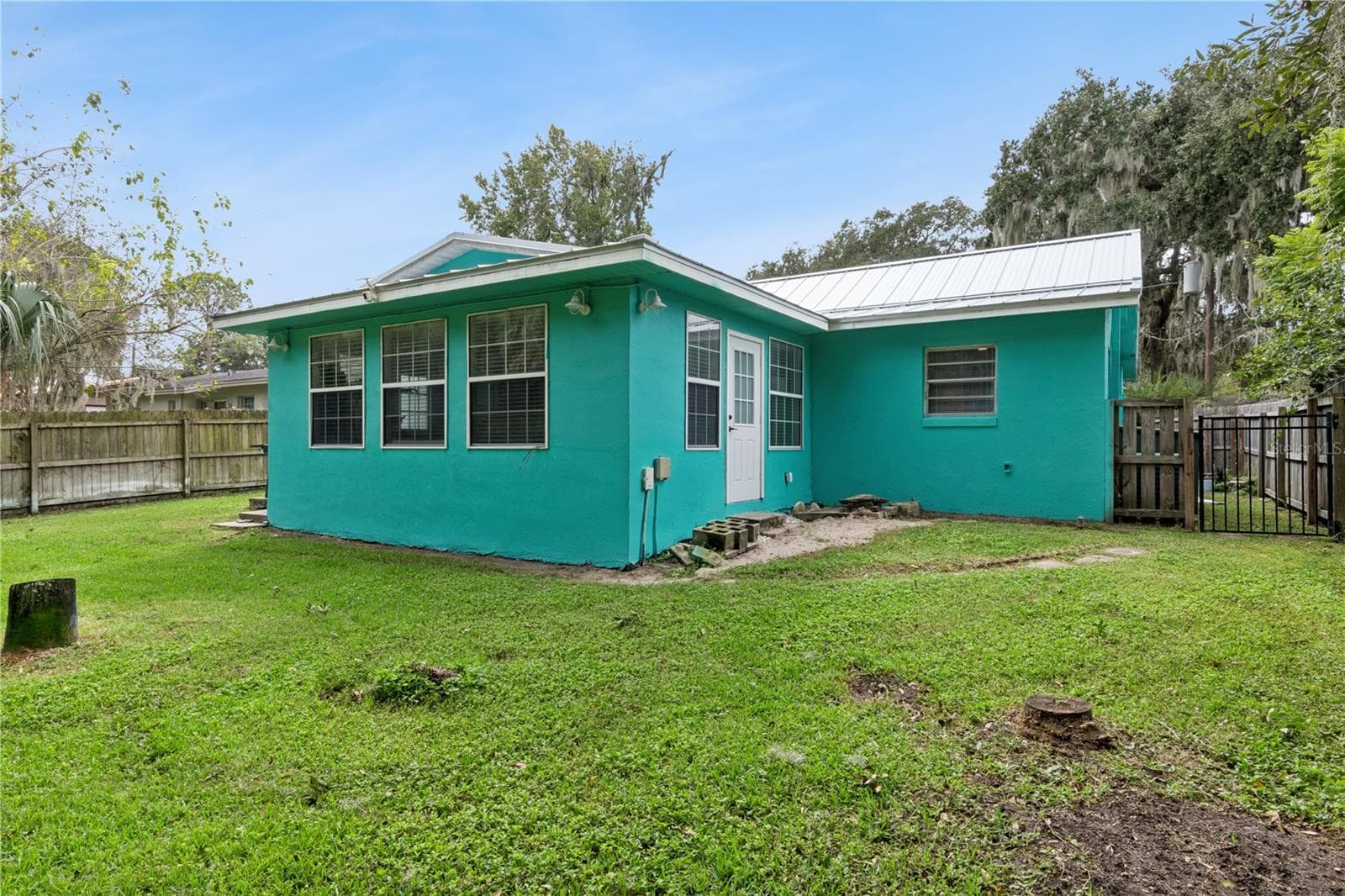 Single Family Residence at 1525 MOBILE AVE, HOLLY HILL, photo 41 of 47