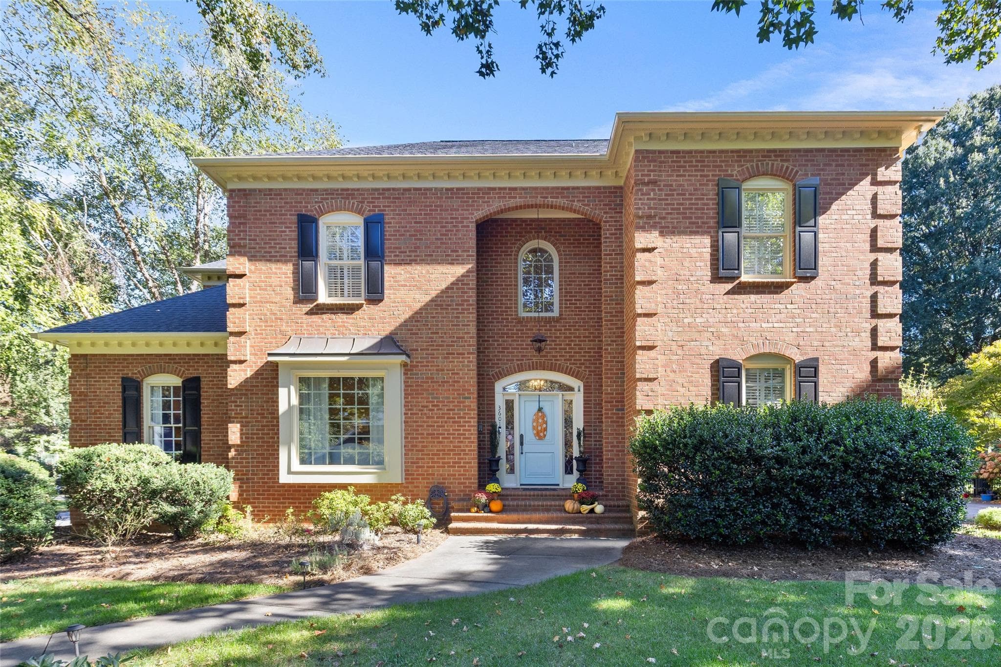 Single Family Residence at 3601 Castellaine Drive, Charlotte, photo 2 of 27