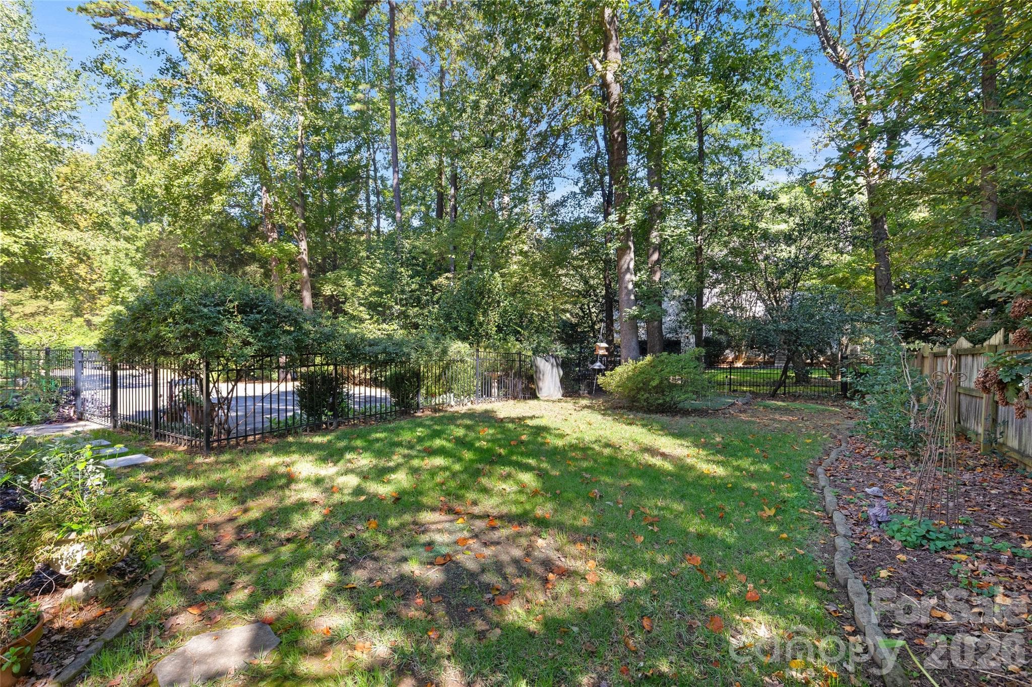 Single Family Residence at 3601 Castellaine Drive, Charlotte, photo 24 of 27