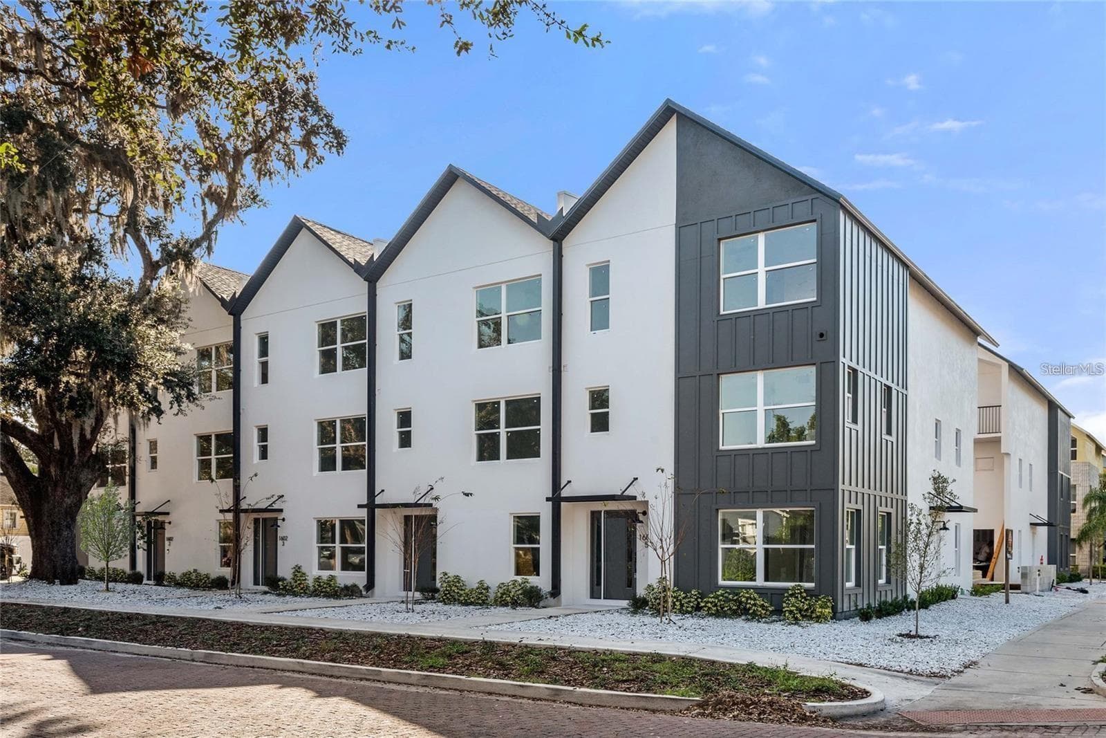 1606 PARK LAKE ST #9