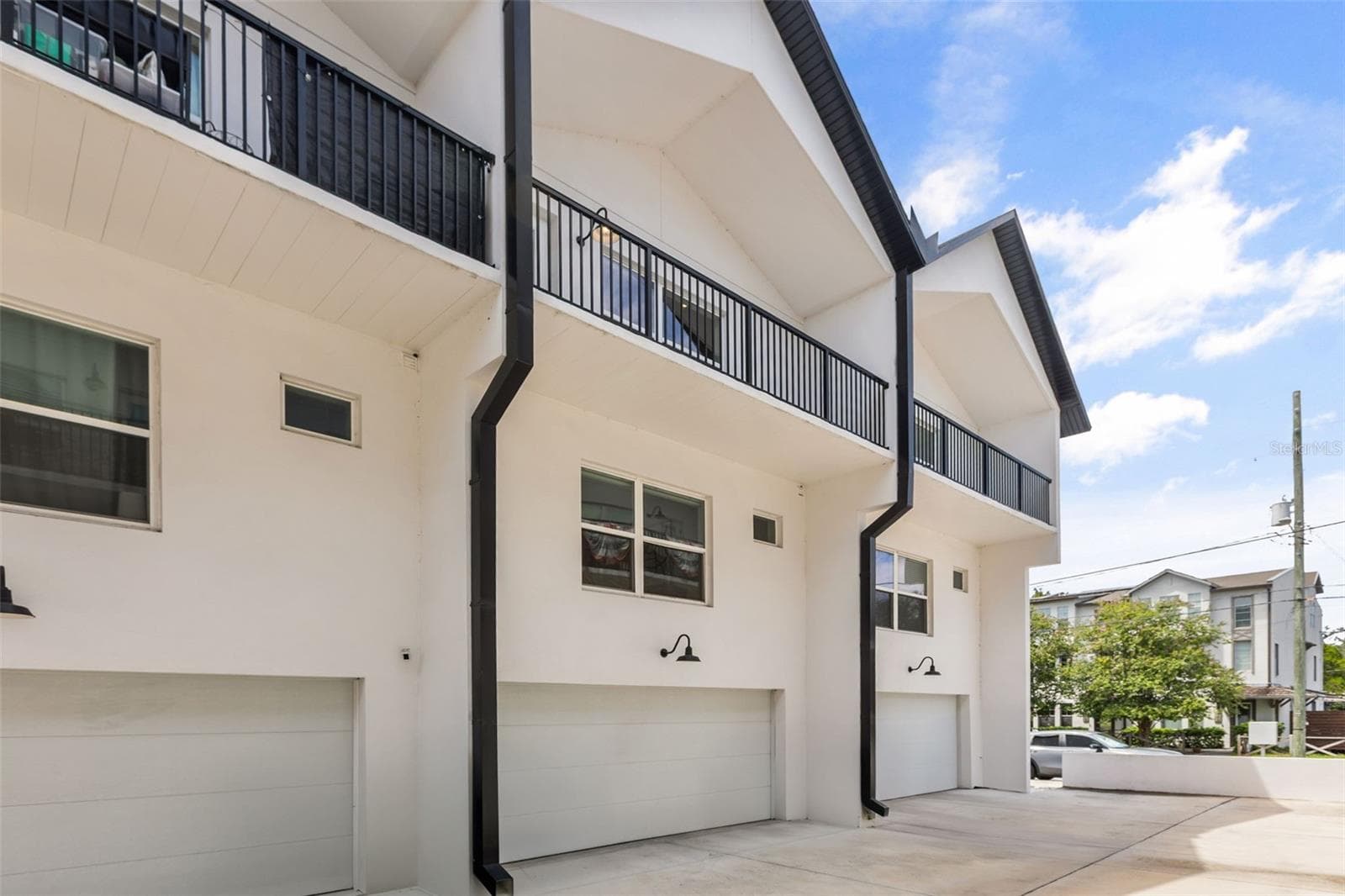 2 car garage including EV charging. - 1606 PARK LAKE ST #9, ORLANDO
