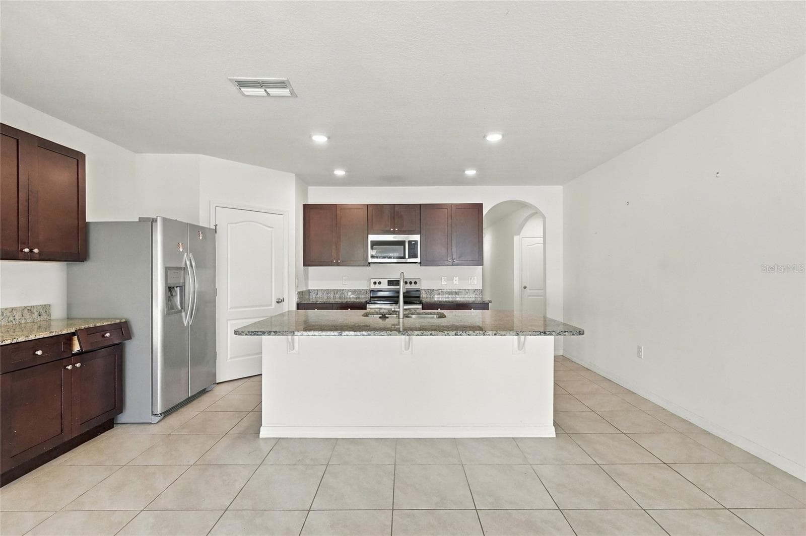Single Family Residence at 3132 COUNTRY CLUB CIR, WINTER HAVEN, photo 7 of 31