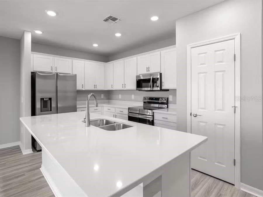 Single Family Residence at 517 VITTORIO DR, WINTER HAVEN, photo 7 of 13