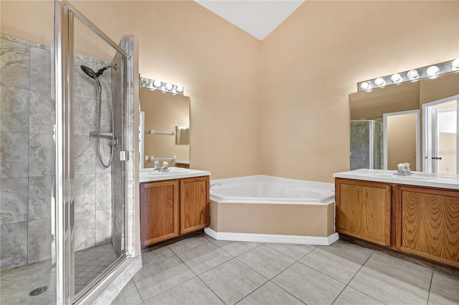 Condominium at 3011 COTTAGE GROVE CT #2003, ORLANDO, photo 19 of 46