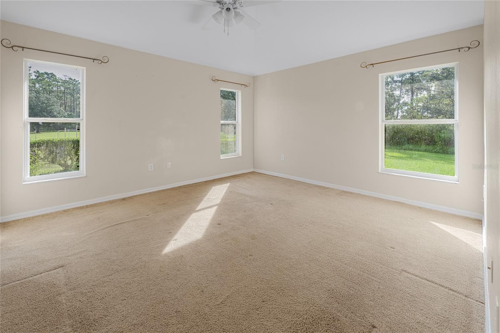 Primary bedroom with lots of light and space - 3626 BENSON PARK BLVD, ORLANDO