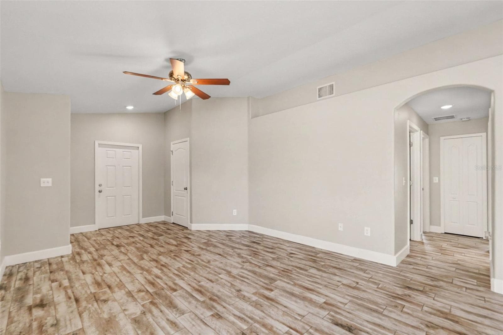 Single Family Residence at 1952 HAWKS VIEW DR, RUSKIN, photo 3 of 15