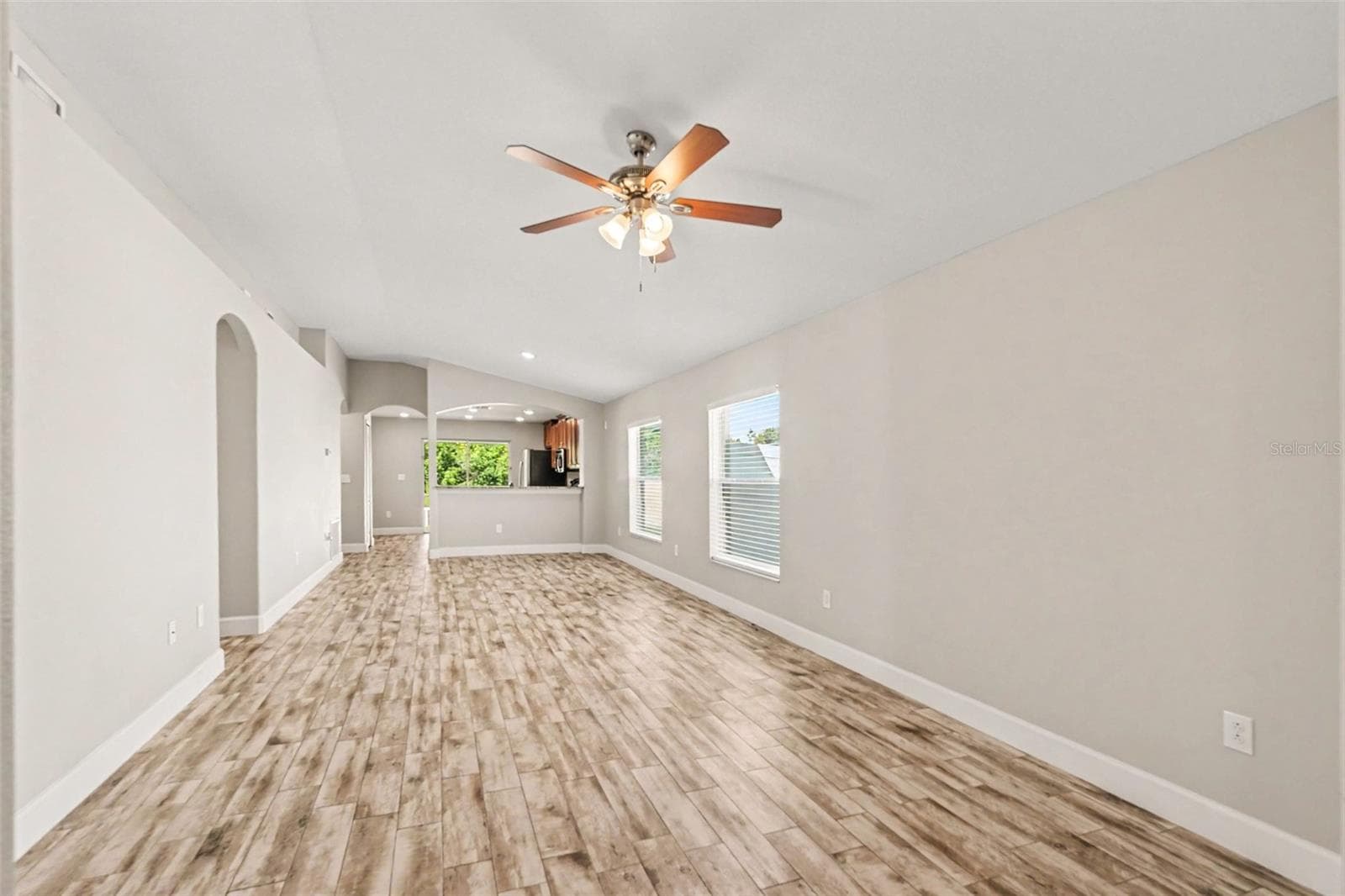 Single Family Residence at 1952 HAWKS VIEW DR, RUSKIN, photo 5 of 15