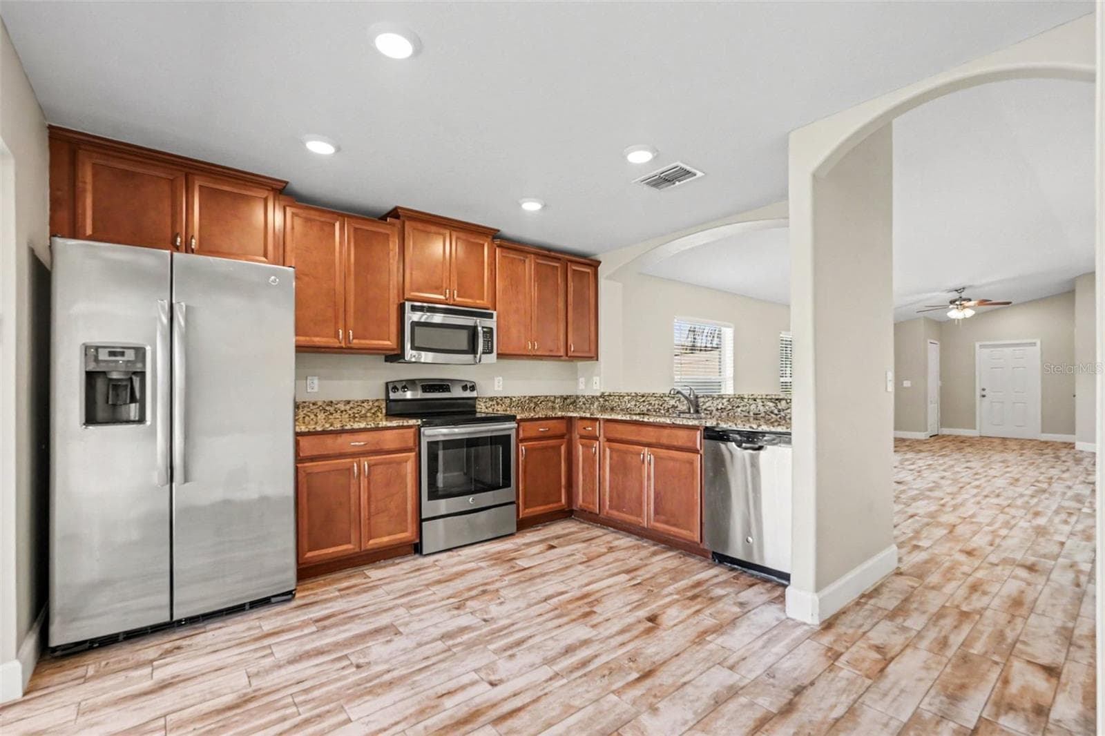 Single Family Residence at 1952 HAWKS VIEW DR, RUSKIN, photo 6 of 15