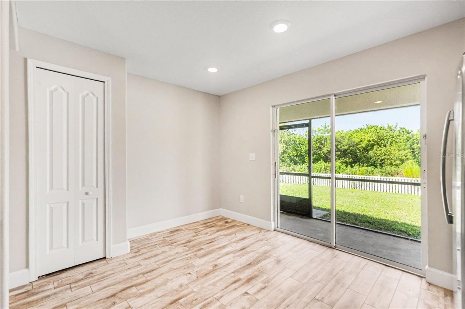 Single Family Residence at 1952 HAWKS VIEW DR, RUSKIN, photo 7 of 15