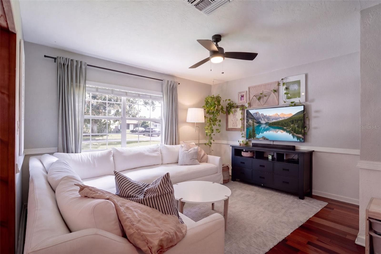 Single Family Residence at 524 S HIGHLAND AVE, WINTER GARDEN, photo 8 of 31