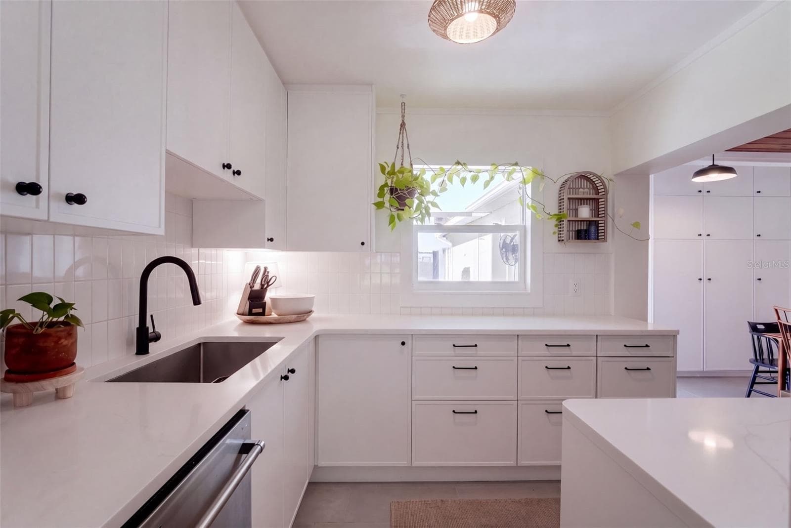 Single Family Residence at 524 S HIGHLAND AVE, WINTER GARDEN, photo 9 of 31