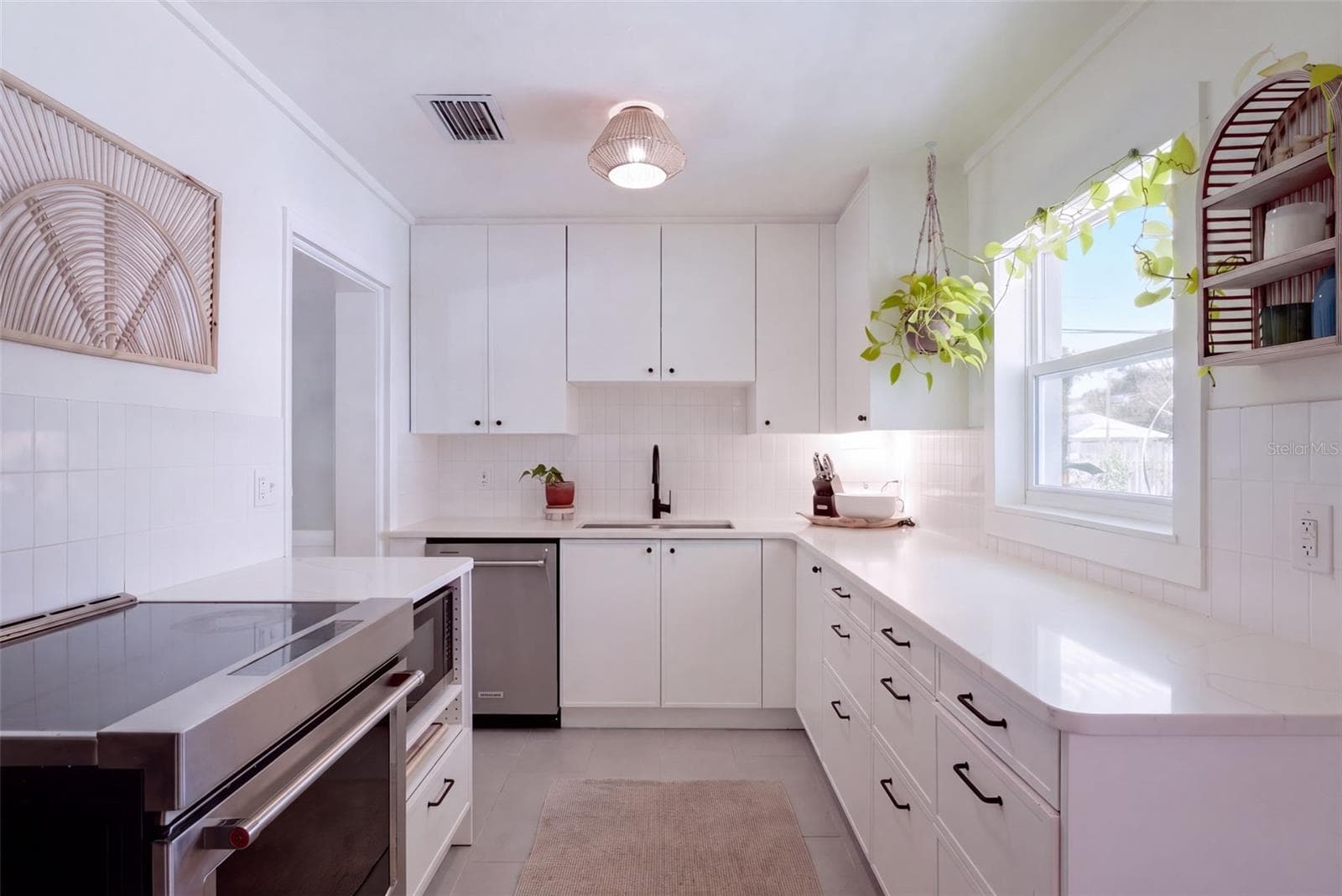 Single Family Residence at 524 S HIGHLAND AVE, WINTER GARDEN, photo 10 of 31