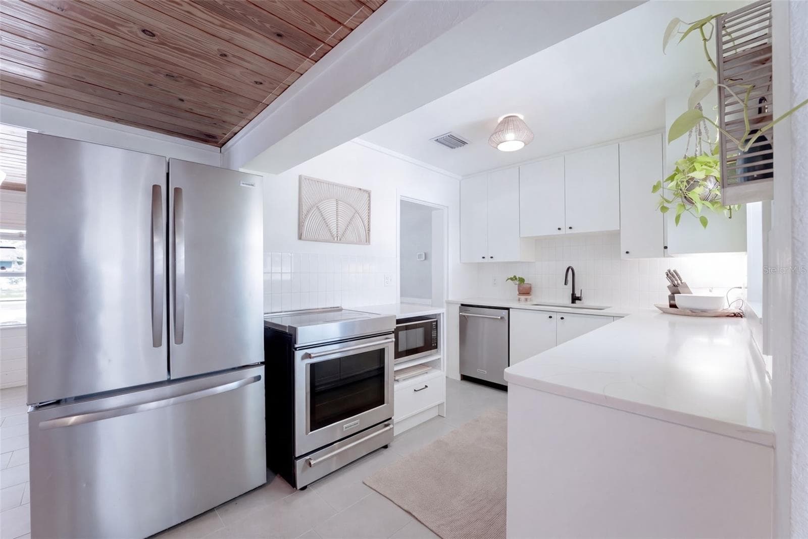 Single Family Residence at 524 S HIGHLAND AVE, WINTER GARDEN, photo 11 of 31