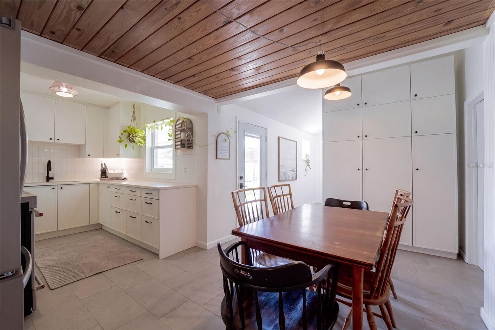 Single Family Residence at 524 S HIGHLAND AVE, WINTER GARDEN, photo 13 of 31