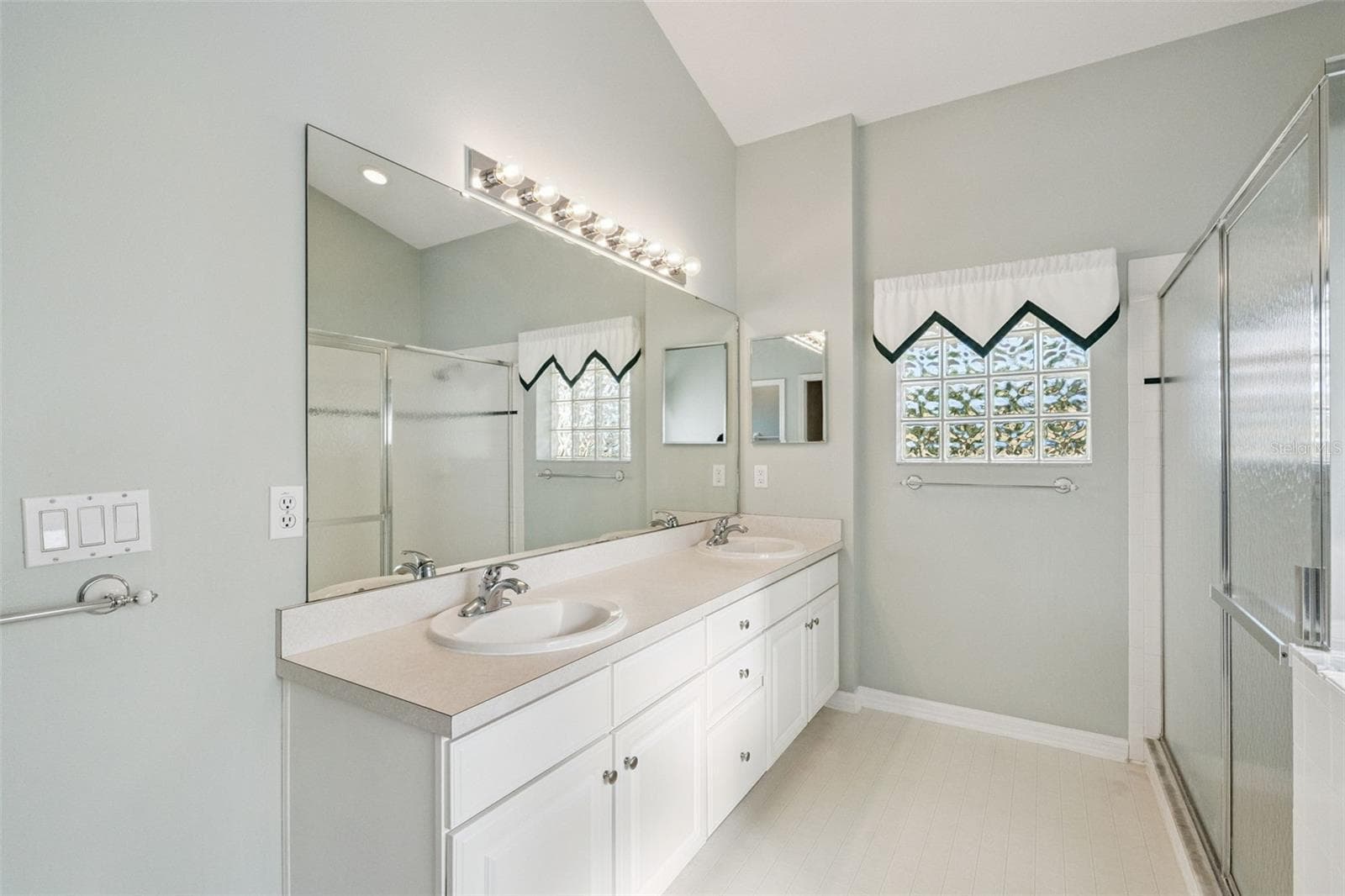 Primary Bathroom - 13624 BLUEWATER CIR, ORLANDO