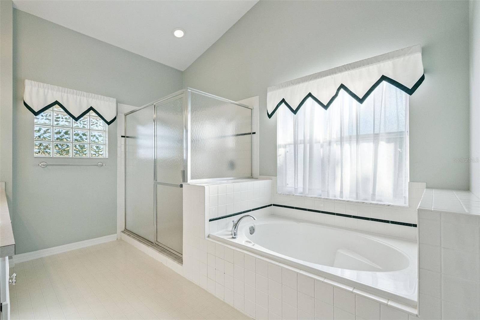 Single Family Residence at 13624 BLUEWATER CIR, ORLANDO, photo 20 of 50