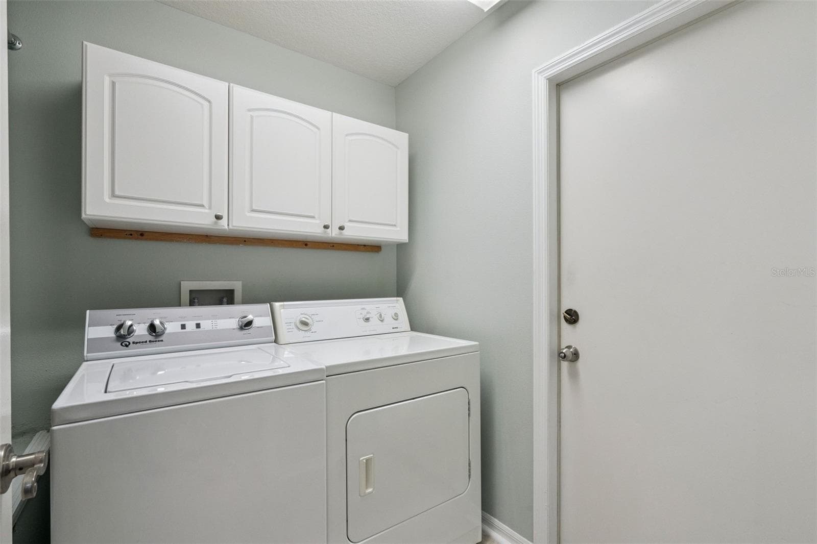Laundry room to garage - 13624 BLUEWATER CIR, ORLANDO