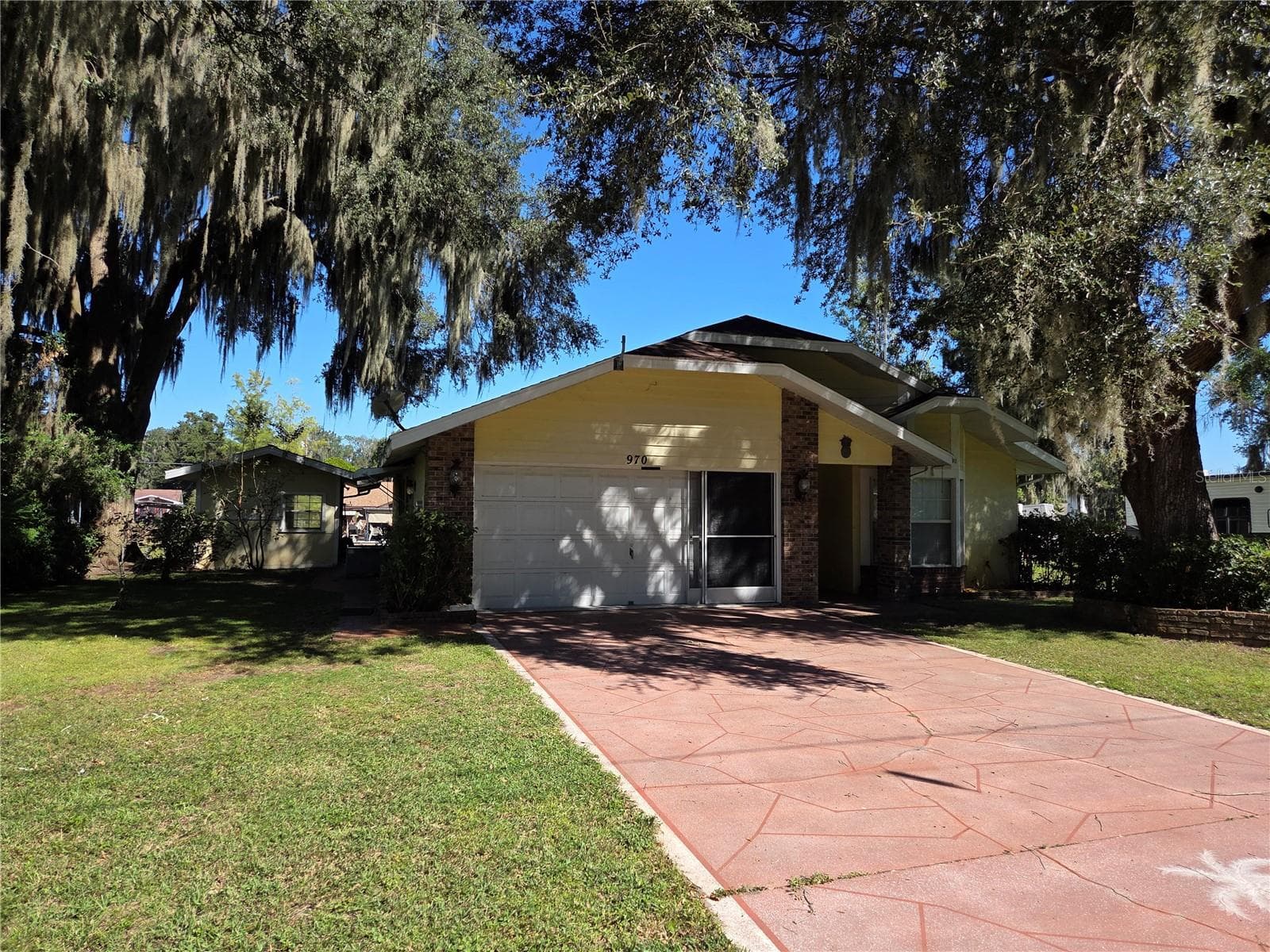 Single Family Residence at 970 CR 467, LAKE PANASOFFKEE, photo 2 of 32
