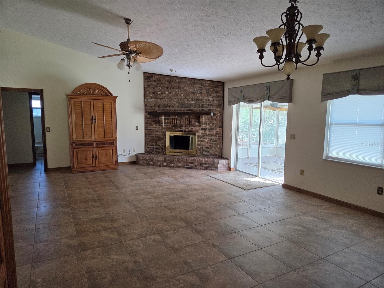 Single Family Residence at 970 CR 467, LAKE PANASOFFKEE, photo 8 of 32