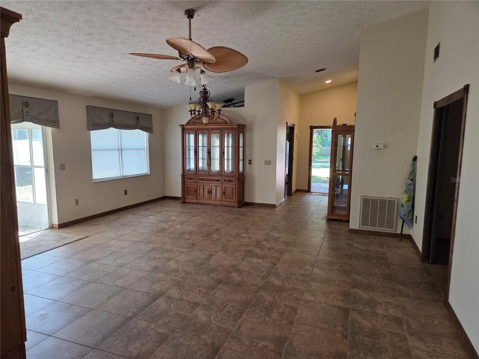 Single Family Residence at 970 CR 467, LAKE PANASOFFKEE, photo 10 of 32