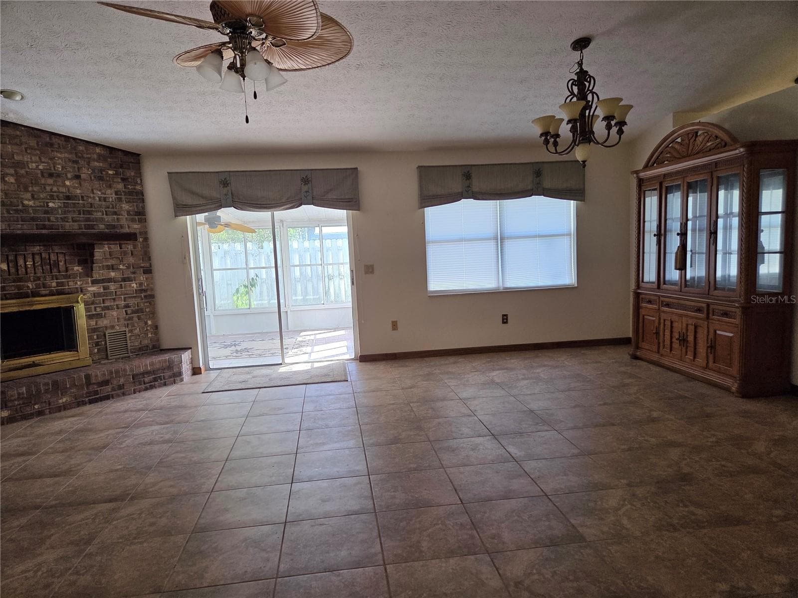 Single Family Residence at 970 CR 467, LAKE PANASOFFKEE, photo 12 of 32