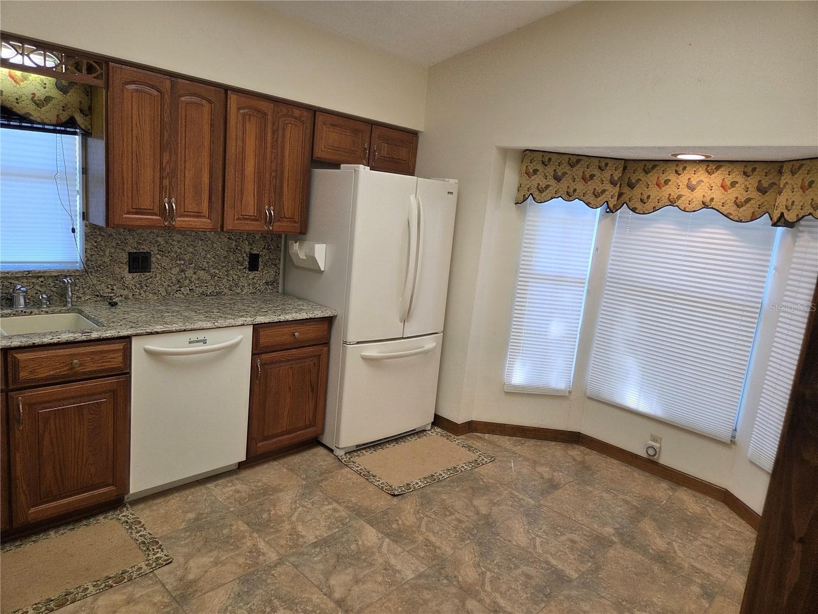 Single Family Residence at 970 CR 467, LAKE PANASOFFKEE, photo 15 of 32