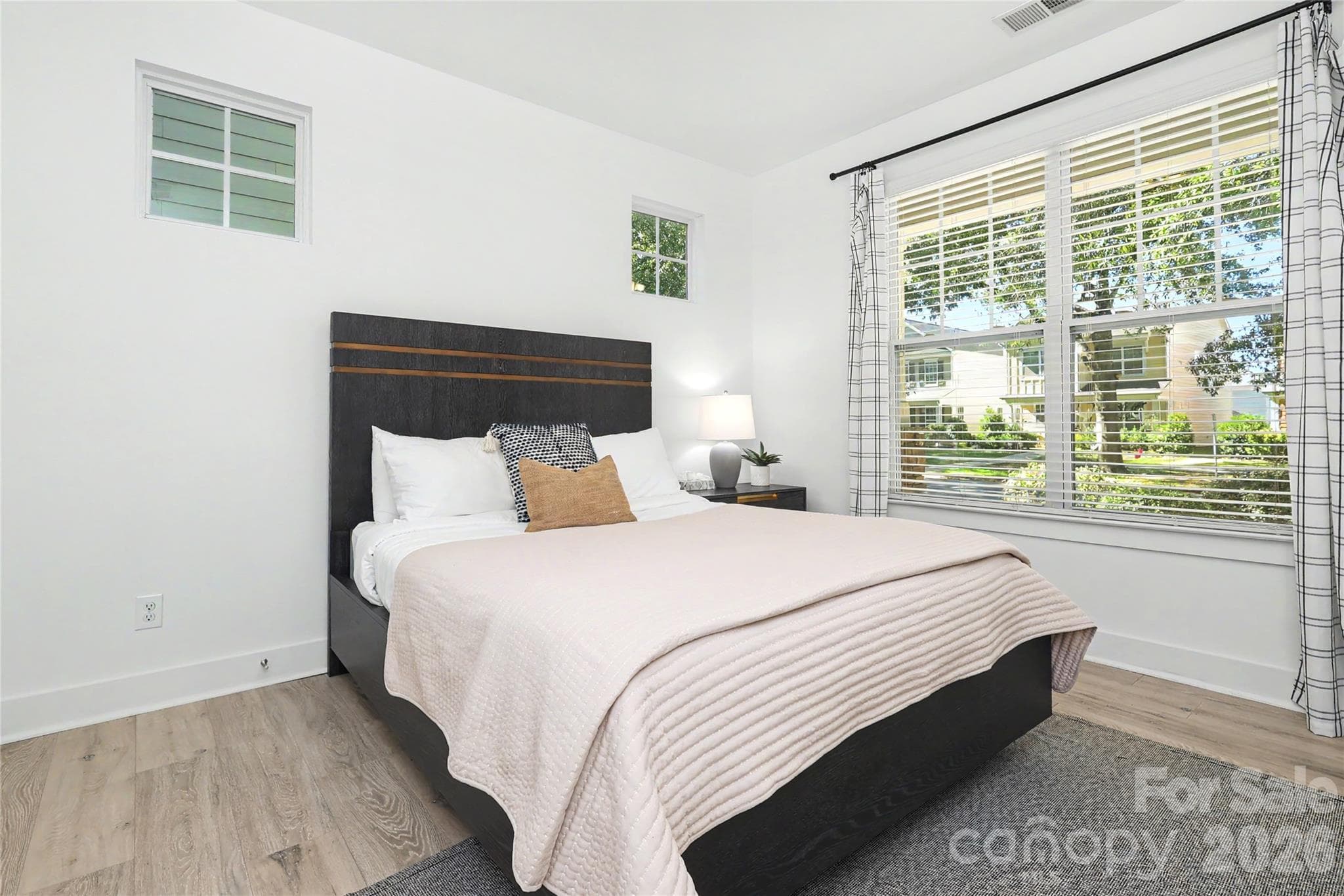 Single Family Residence at 2420 Double Oaks Road, Charlotte, photo 6 of 45