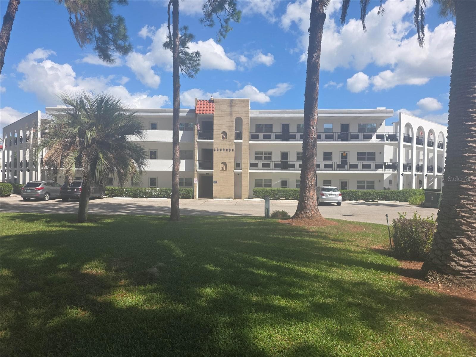 100 EL CAMINO DR #208
