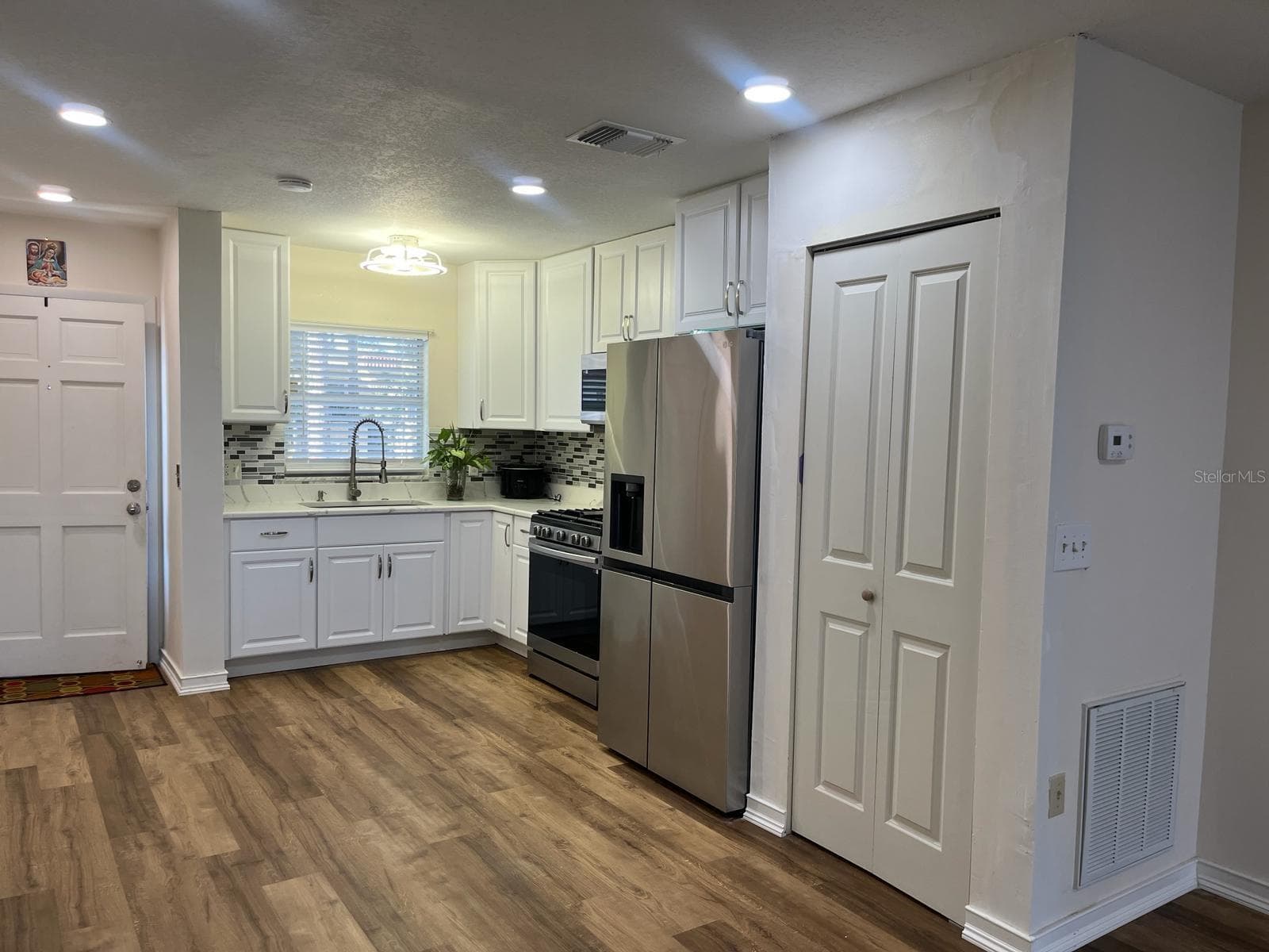 Condominium at 100 EL CAMINO DR #208, WINTER HAVEN, photo 2 of 8