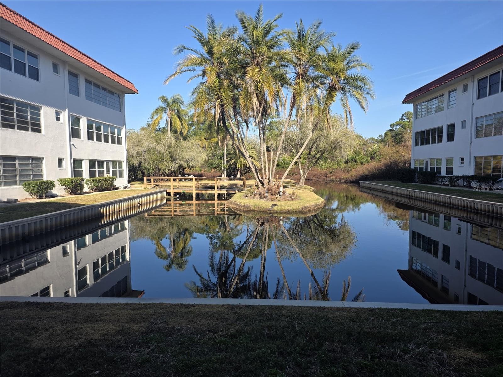 Condominium at 100 EL CAMINO DR #208, WINTER HAVEN, photo 6 of 8