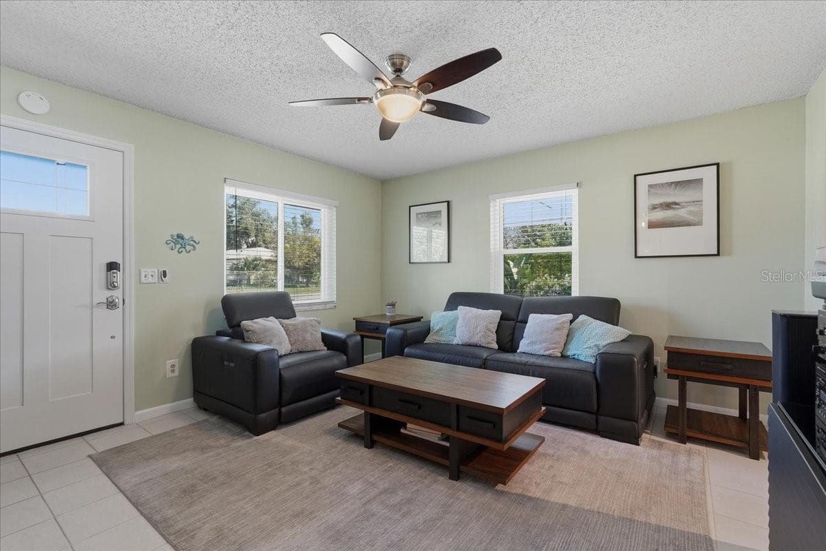 Living room - 4801 WESTON RD, BARTOW