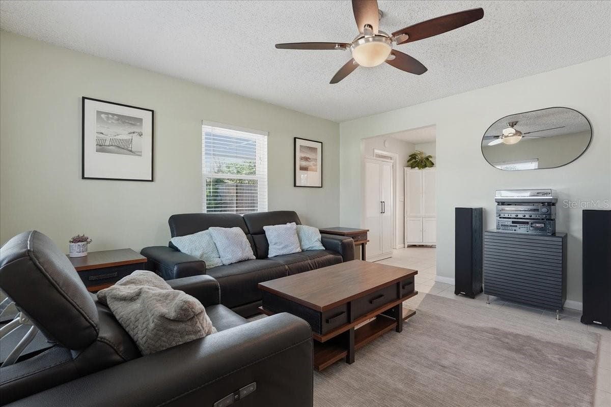 Living room - 4801 WESTON RD, BARTOW