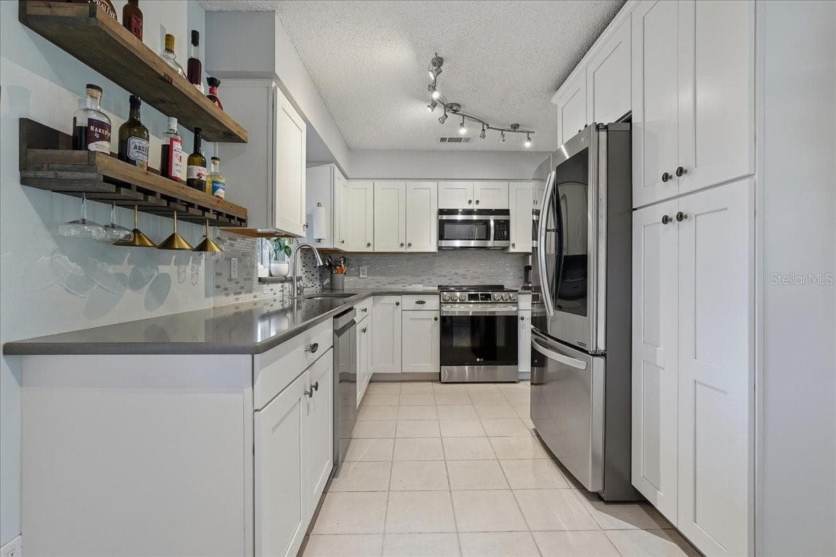 Kitchen - 4801 WESTON RD, BARTOW