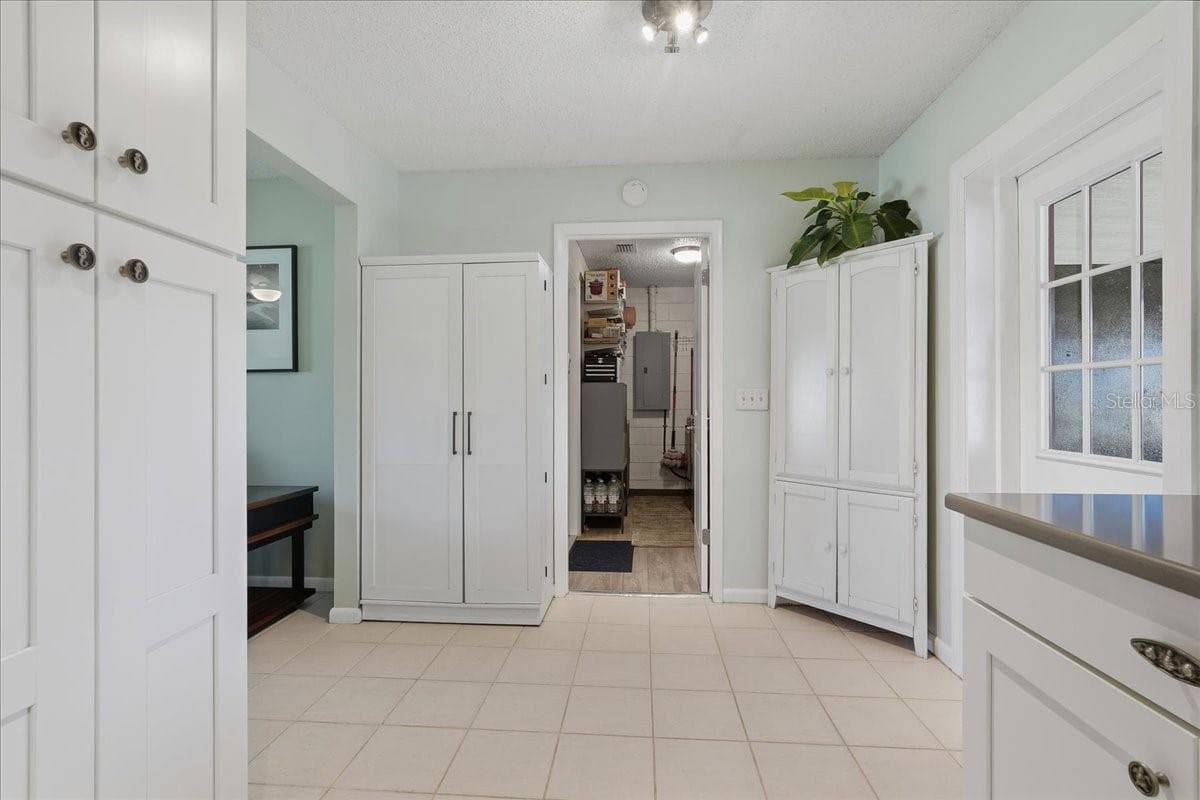 Kitchen/eat in area - 4801 WESTON RD, BARTOW