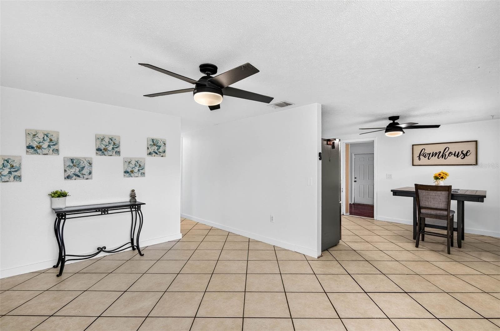 LIVING ROOM - 39209 6TH AVE, ZEPHYRHILLS