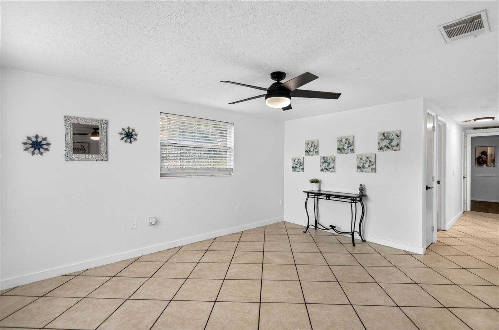LIVING ROOM - 39209 6TH AVE, ZEPHYRHILLS