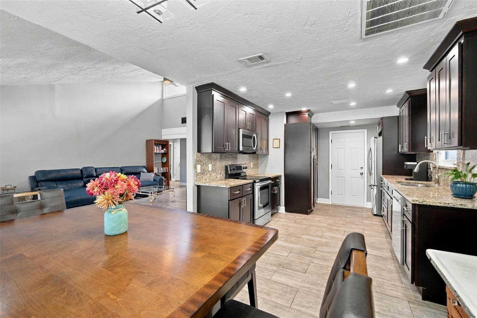 Single Family Residence at 5018 E LIBERTY ST, TAMPA, photo 12 of 51