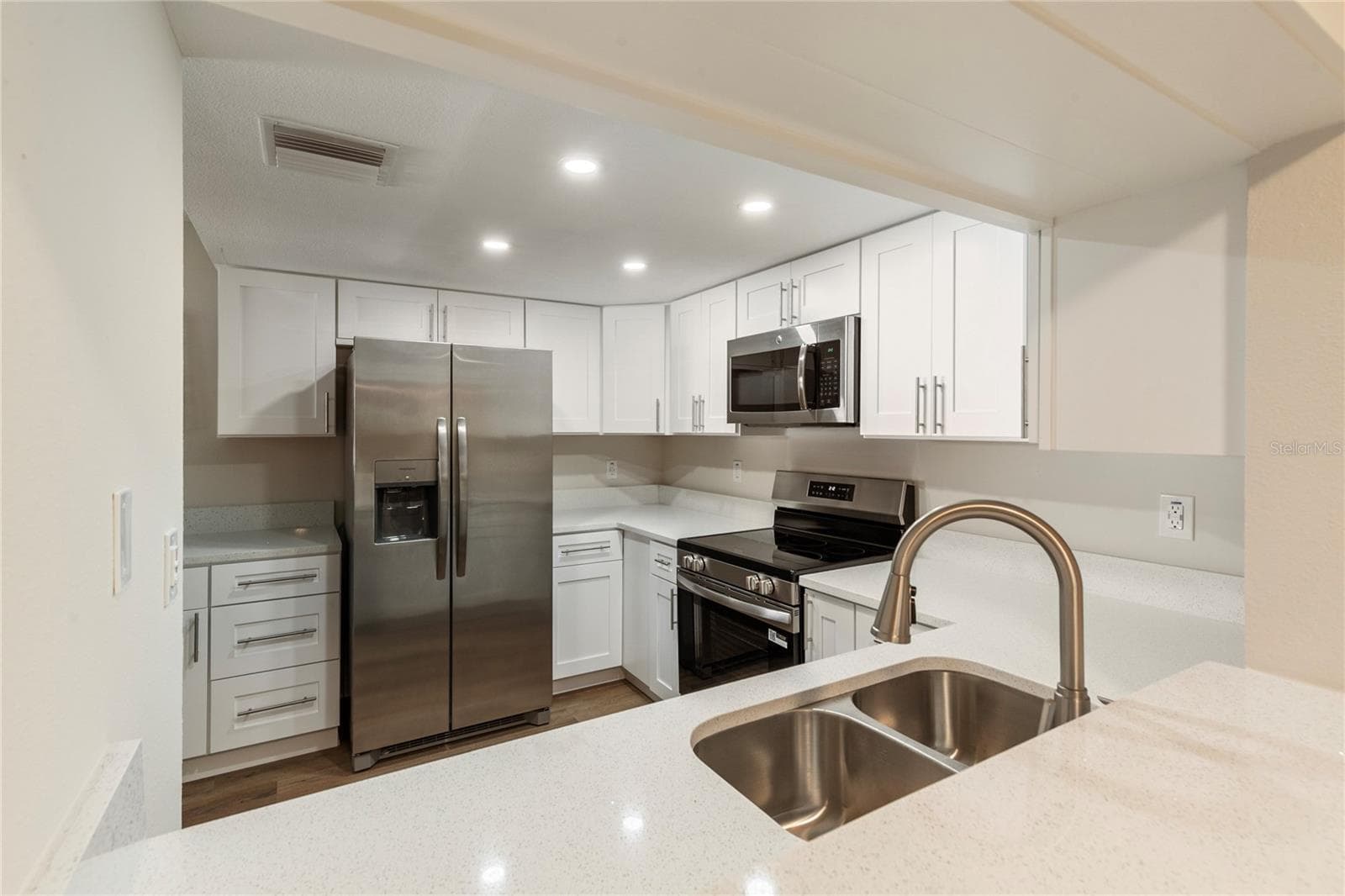 Condominium at 2650 COUNTRYSIDE BLVD #B302, CLEARWATER, photo 4 of 35